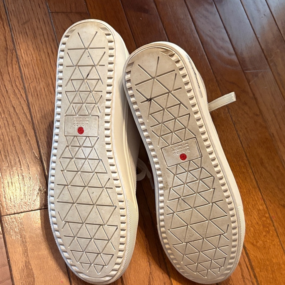 Blondo Women's Sneakers in Cream and Silver - Picture 3 of 3